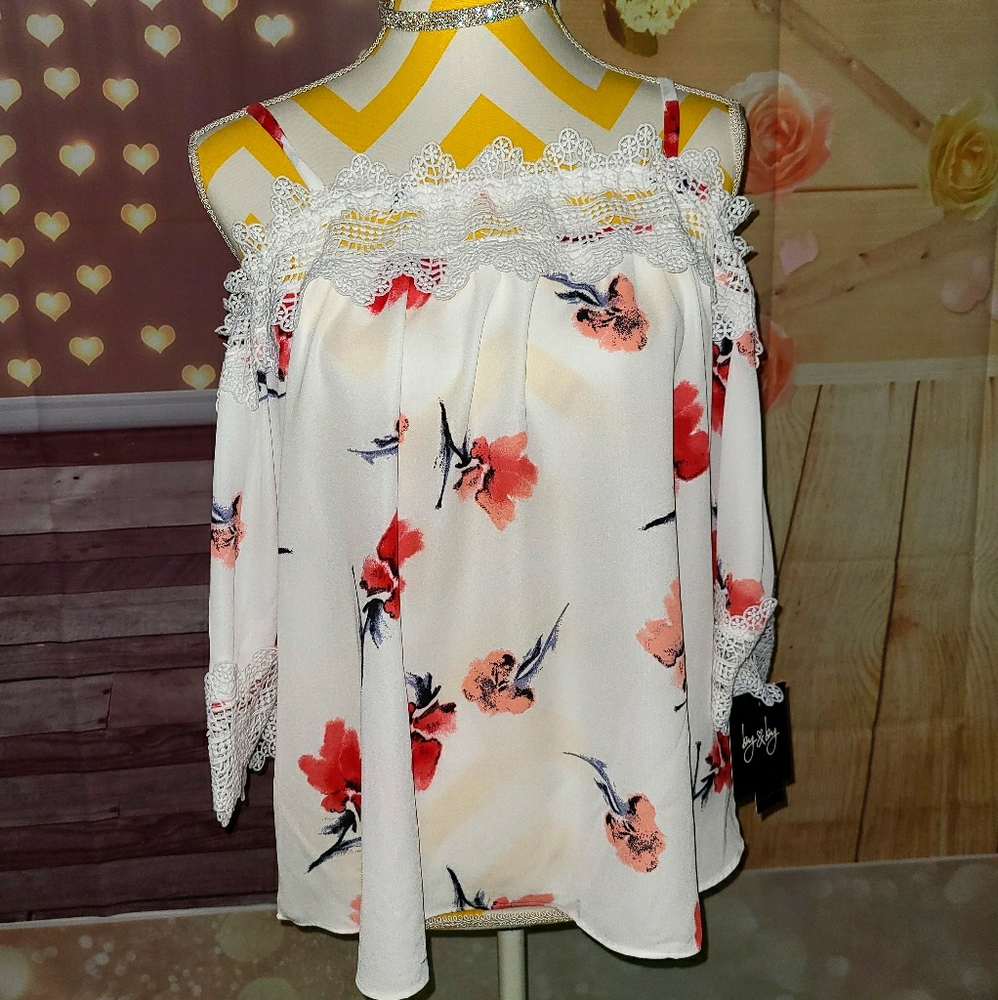 Floral cold shoulder